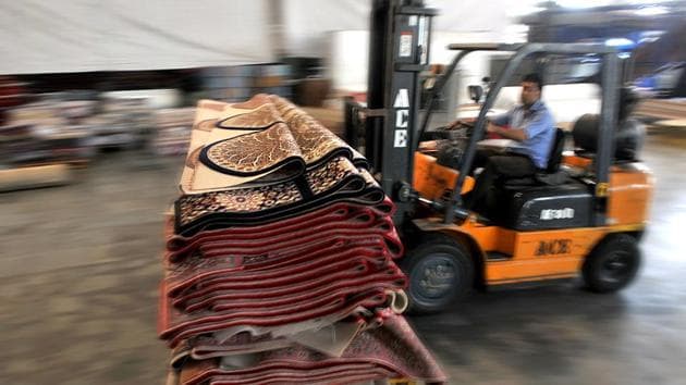 Carpet Stacker & Rolling Machine
